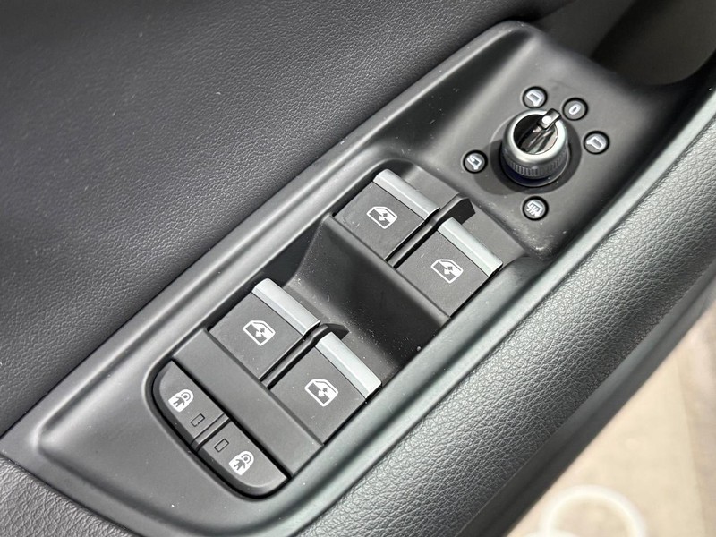 Audi Q7 Vehicle Full-screen Gallery Image 19