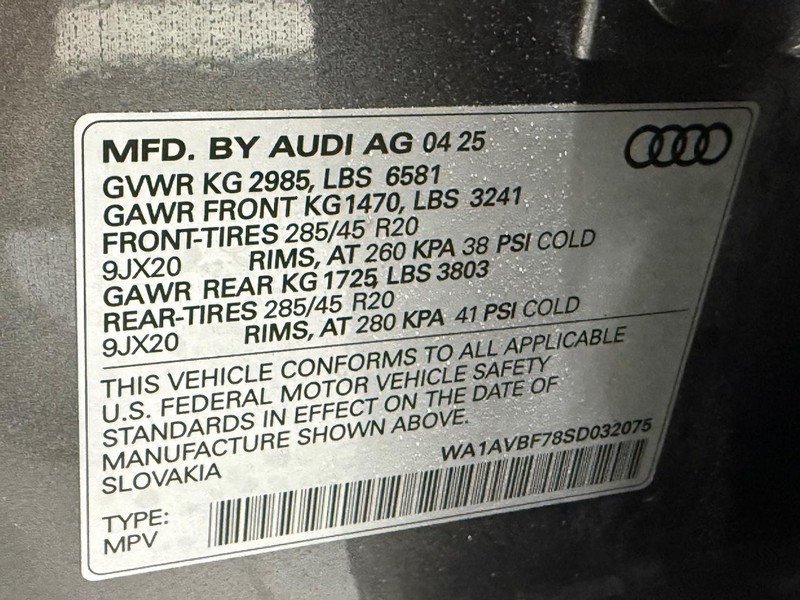 Audi Q7 Vehicle Full-screen Gallery Image 21