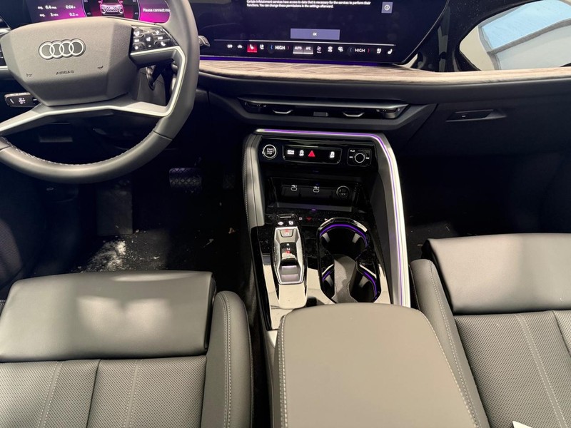 Audi Q5 Vehicle Image 4