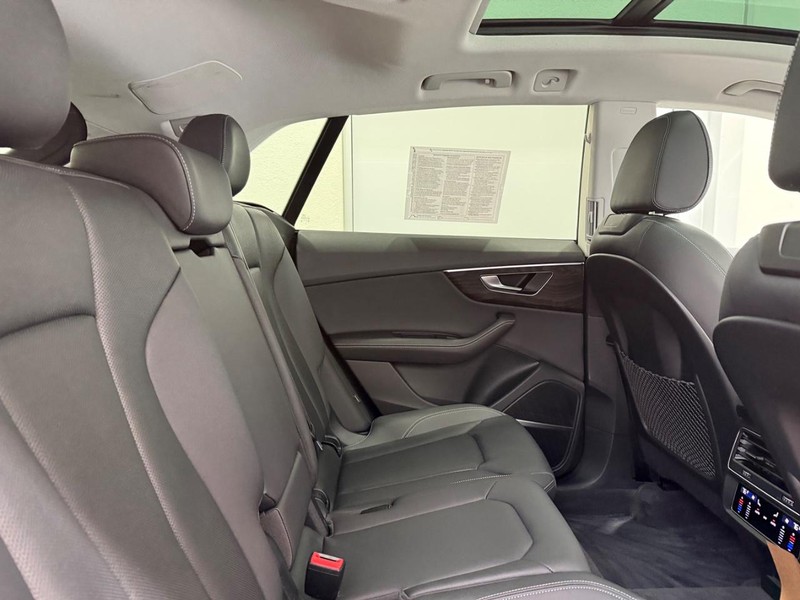 Audi Q8 Vehicle Image 8