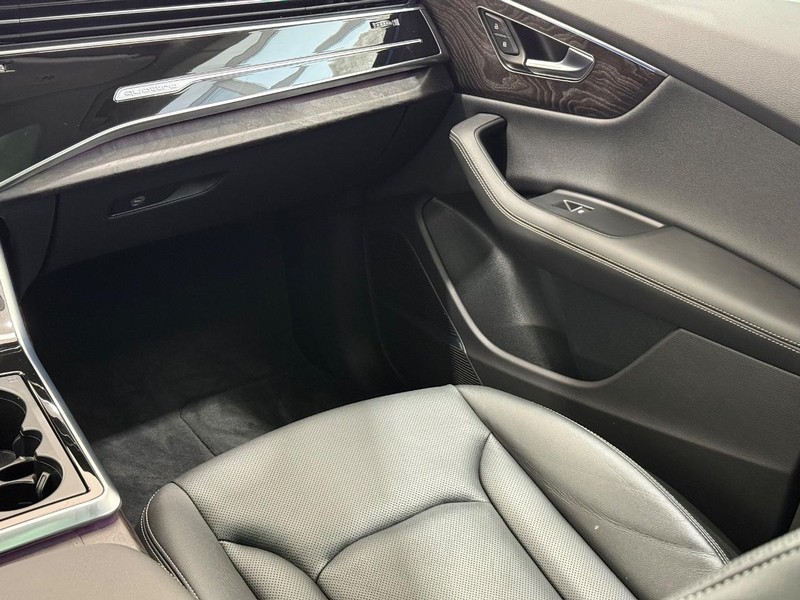 Audi Q8 Vehicle Image 12