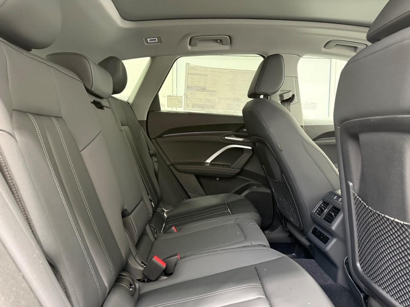 Audi Q5 Vehicle Image 4