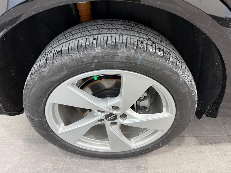 Audi Q5 Vehicle Image 3