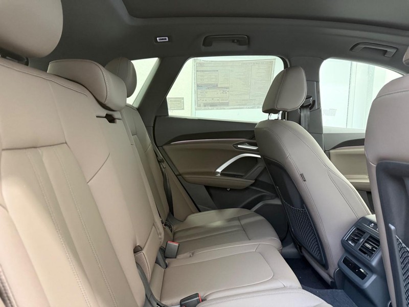 Audi Q5 Vehicle Image 4