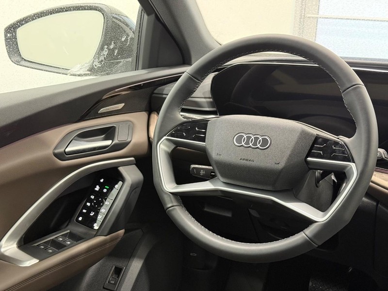 Audi Q5 Vehicle Image 8