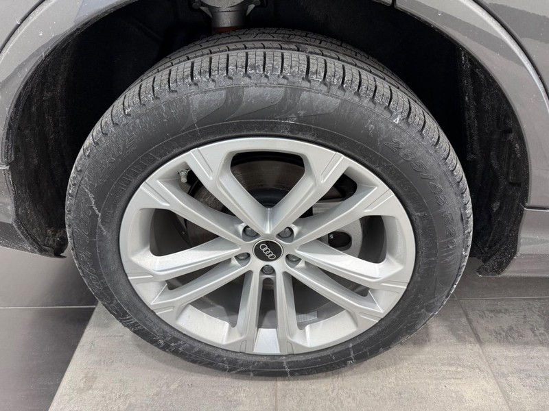 Audi Q7 Vehicle Image 3