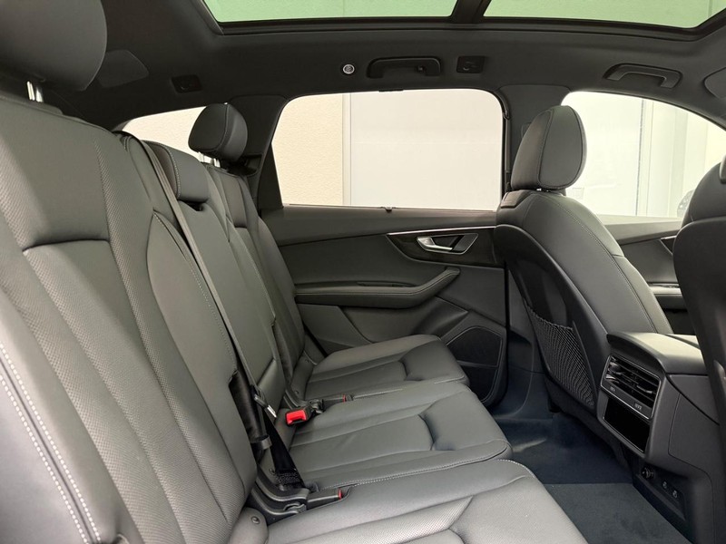 Audi Q7 Vehicle Image 4