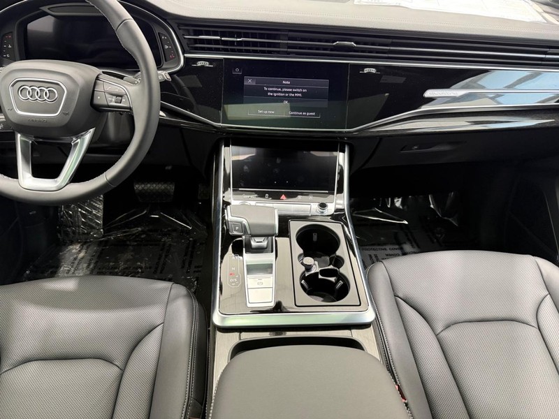 Audi Q7 Vehicle Image 5