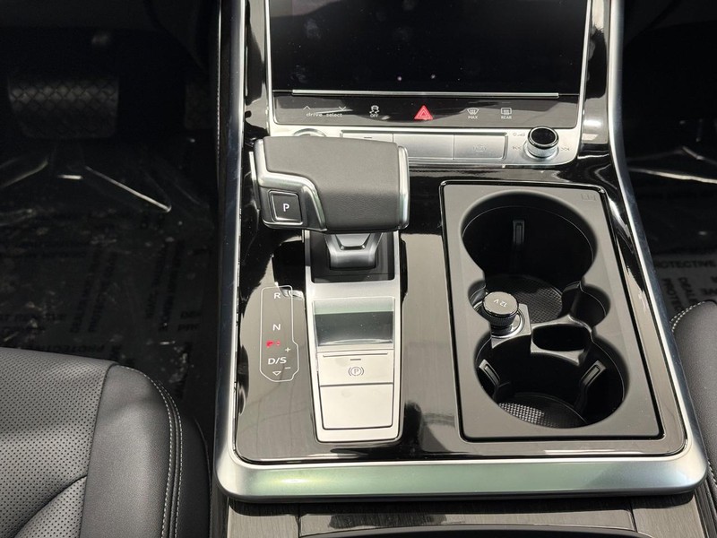 Audi Q7 Vehicle Image 7