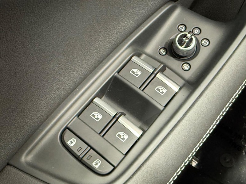 Audi Q7 Vehicle Image 16