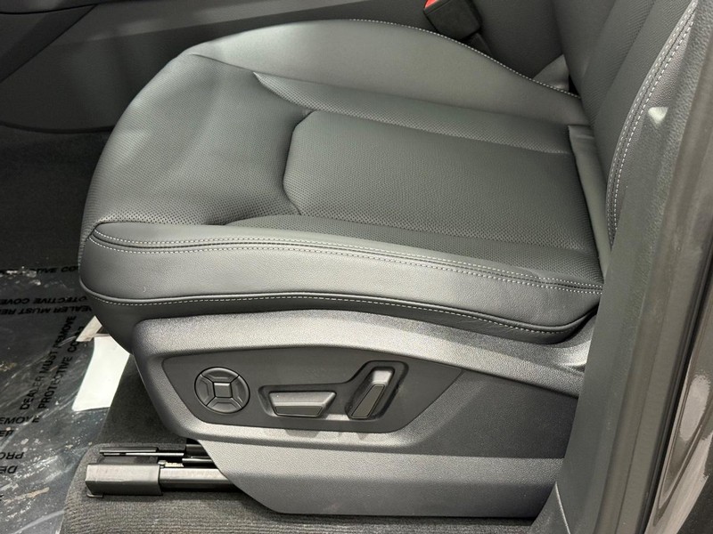 Audi Q7 Vehicle Image 17