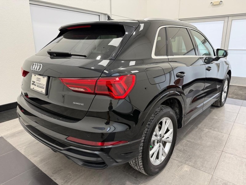 Audi Q3 Vehicle Image 2