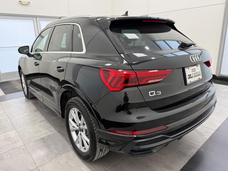 Audi Q3 Vehicle Image 4