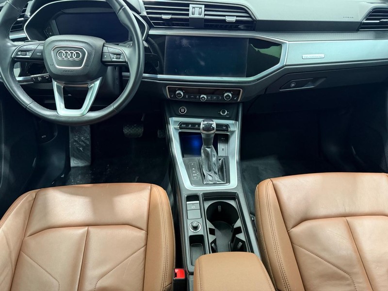 Audi Q3 Vehicle Image 9