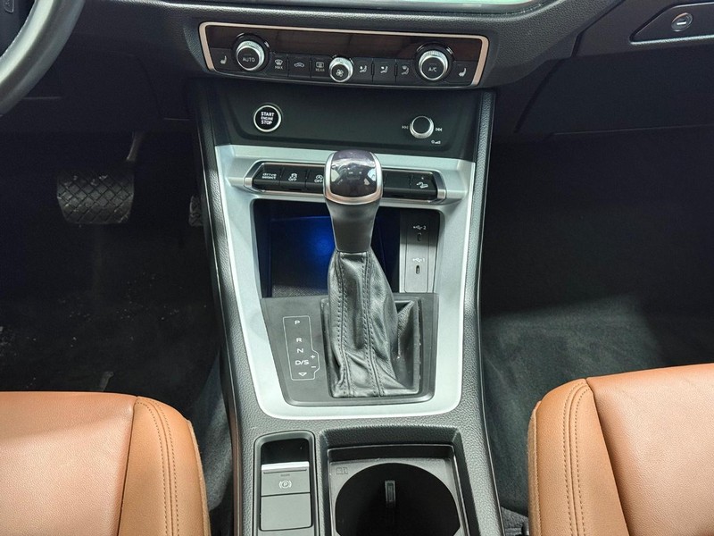 Audi Q3 Vehicle Image 11