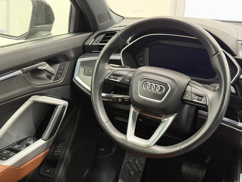 Audi Q3 Vehicle Image 12