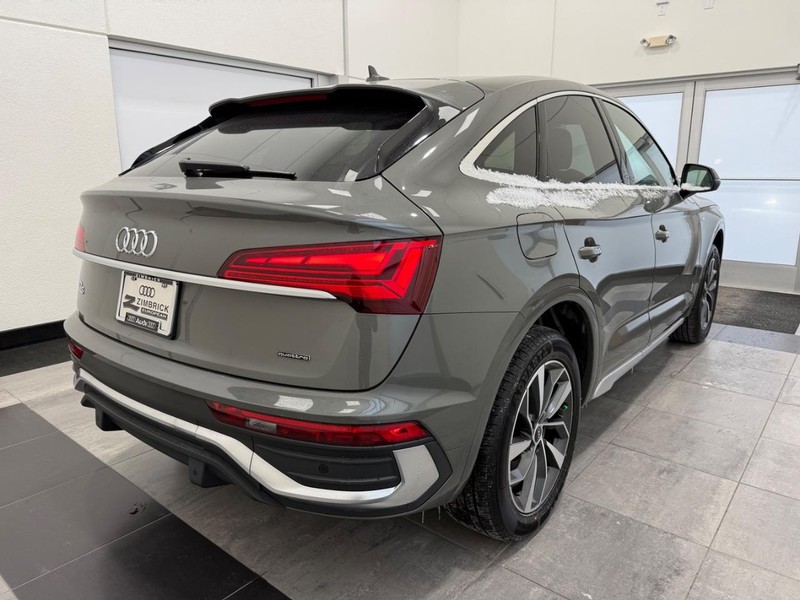 Audi Q5 Sportback Vehicle Full-screen Gallery Image 02