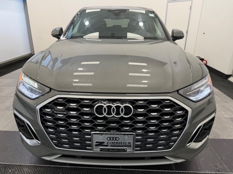 Audi Q5 Sportback Vehicle Full-screen Gallery Image 07