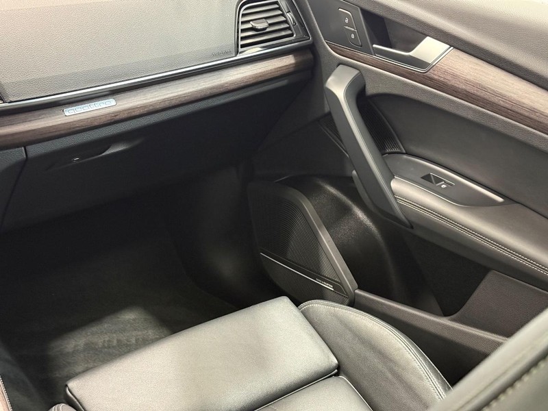 Audi Q5 Sportback Vehicle Full-screen Gallery Image 13