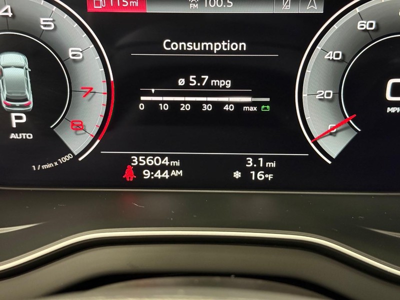 Audi Q5 Sportback Vehicle Full-screen Gallery Image 17