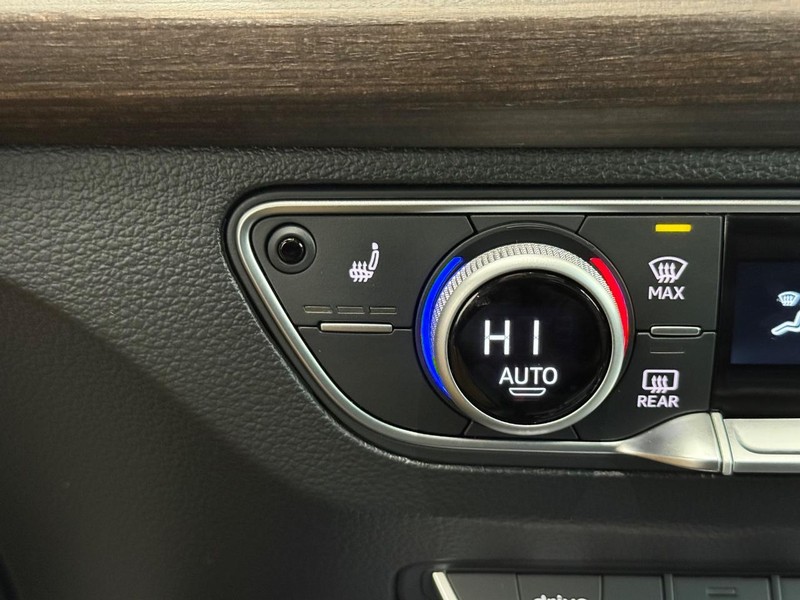 Audi Q5 Sportback Vehicle Full-screen Gallery Image 18