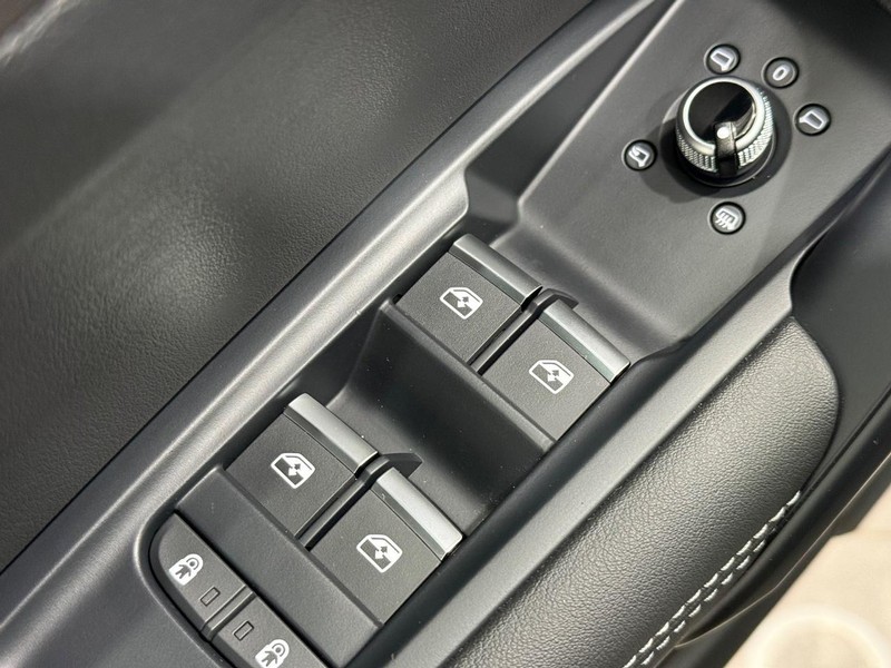 Audi Q5 Sportback Vehicle Full-screen Gallery Image 20