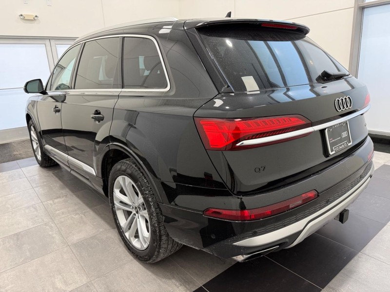 Audi Q7 Vehicle Full-screen Gallery Image 04