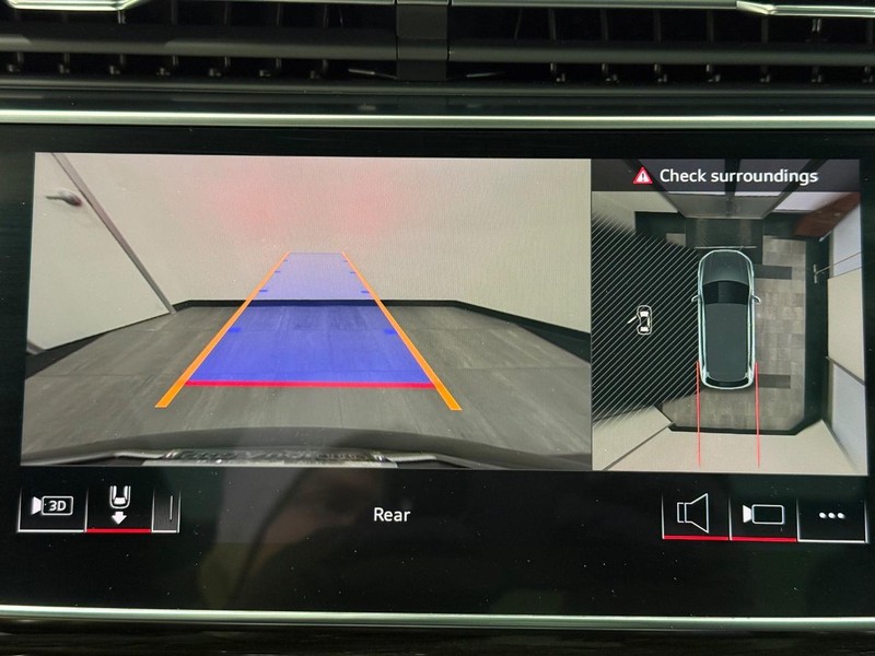 Audi Q7 Vehicle Full-screen Gallery Image 18