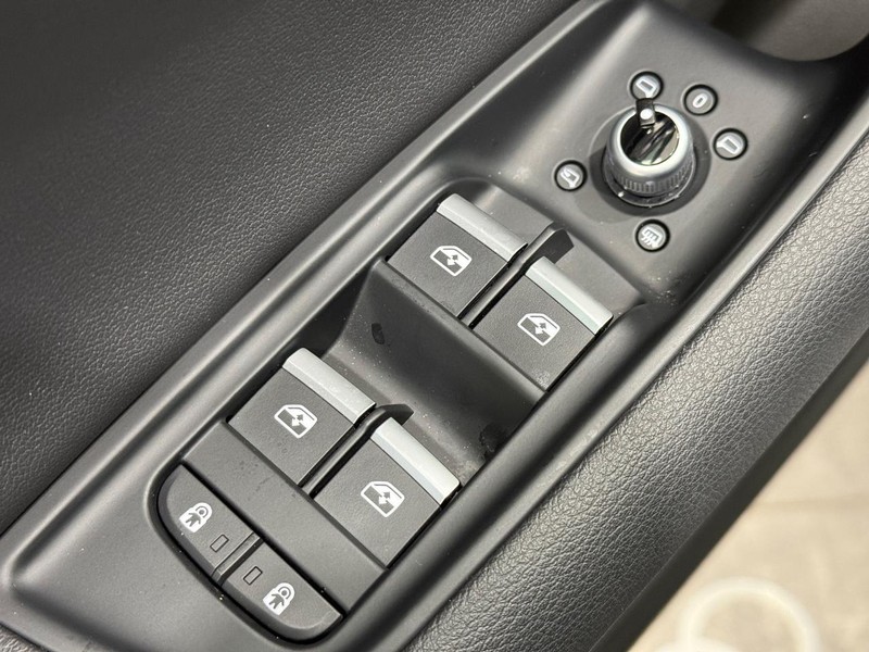 Audi Q7 Vehicle Full-screen Gallery Image 20