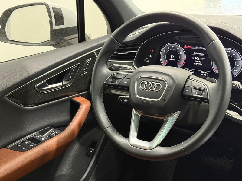 Audi Q7 Vehicle Full-screen Gallery Image 12