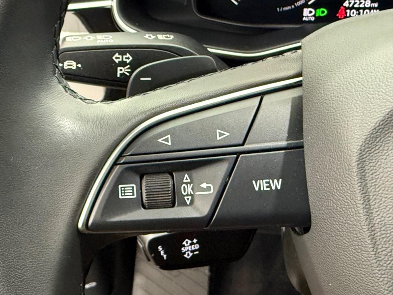 Audi Q7 Vehicle Full-screen Gallery Image 15