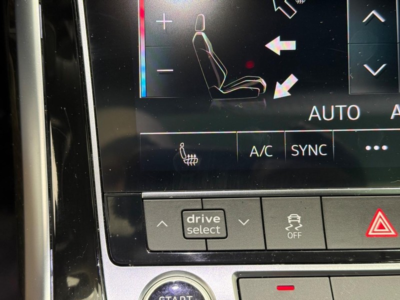 Audi Q7 Vehicle Full-screen Gallery Image 18