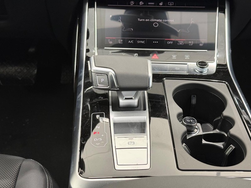 Audi Q7 Vehicle Image 7