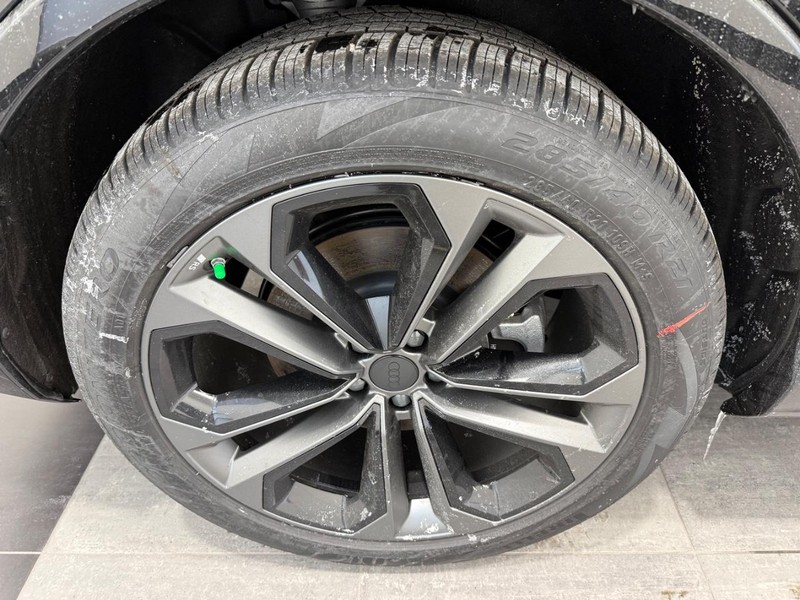 Audi Q7 Vehicle Image 10