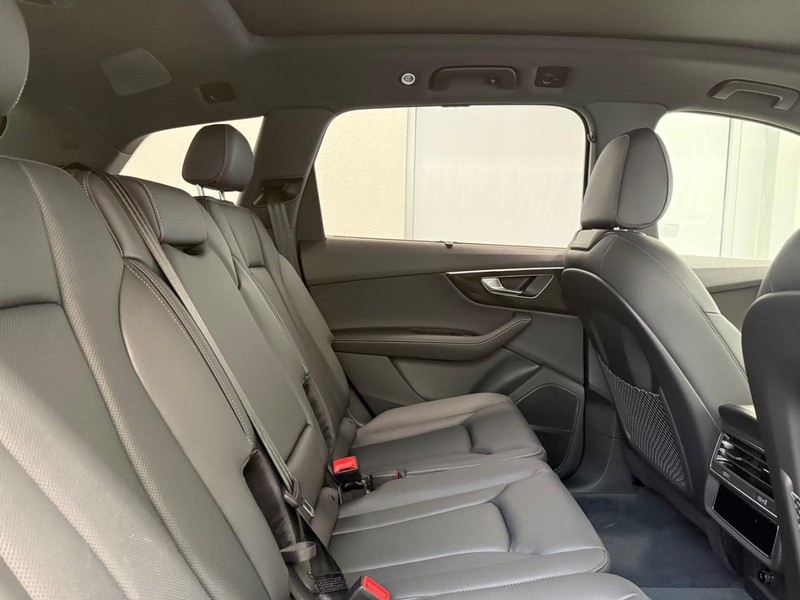 Audi Q7 Vehicle Image 11