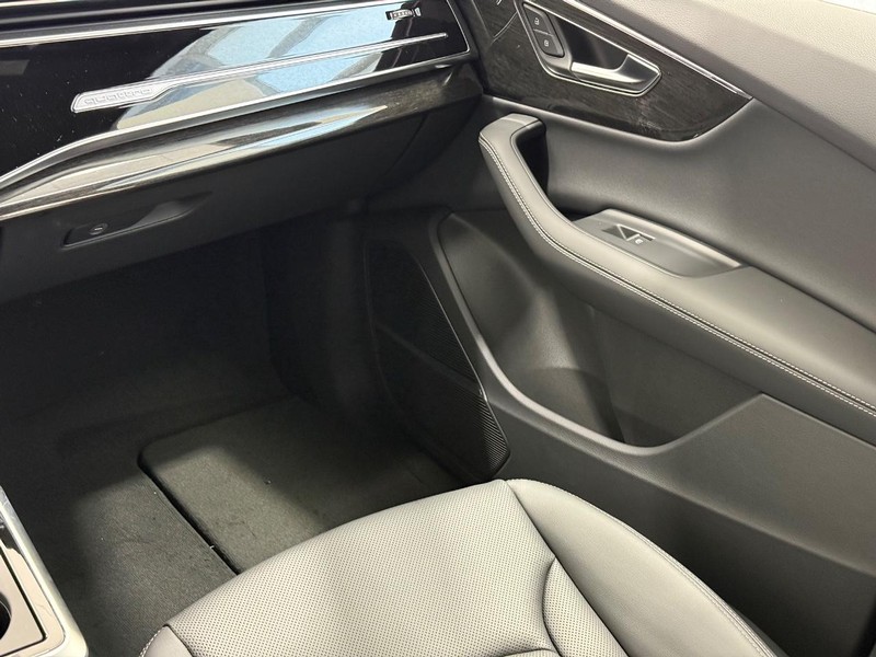 Audi Q7 Vehicle Image 16