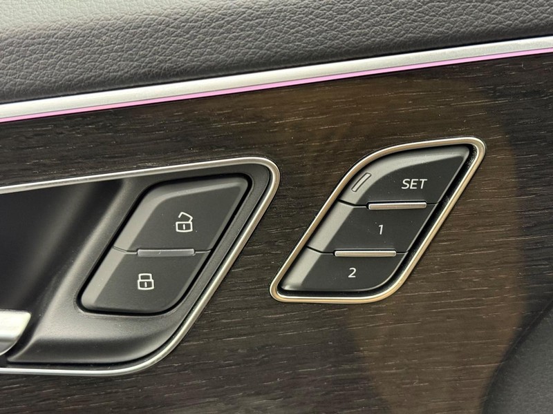 Audi Q7 Vehicle Image 17