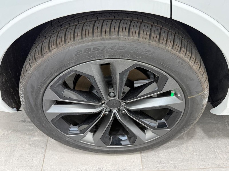 Audi Q7 Vehicle Image 3