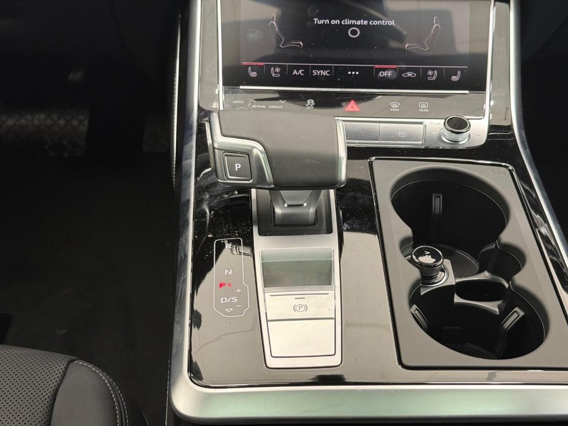 Audi Q7 Vehicle Image 7