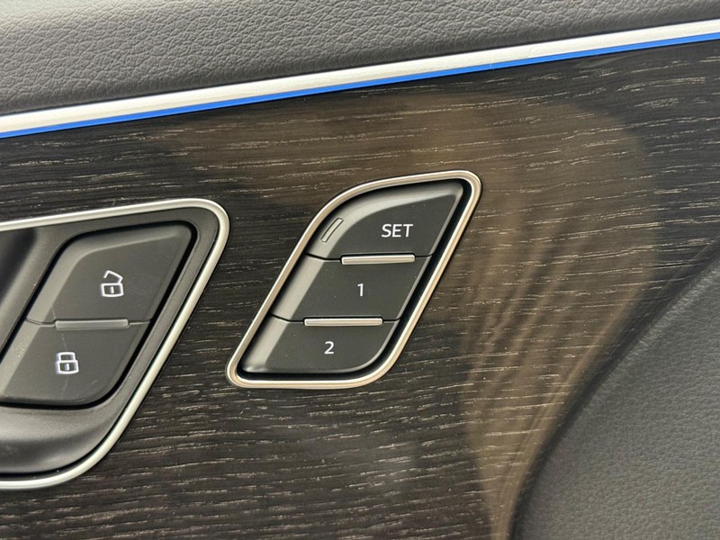 Audi Q7 Vehicle Image 10