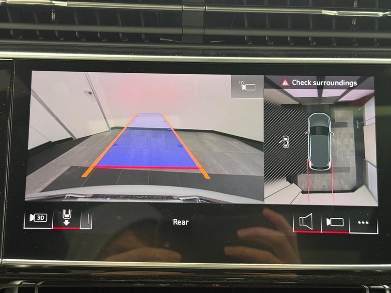 Audi Q7 Vehicle Image 14