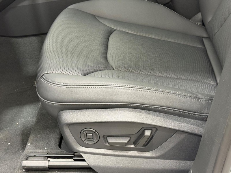 Audi Q7 Vehicle Image 16