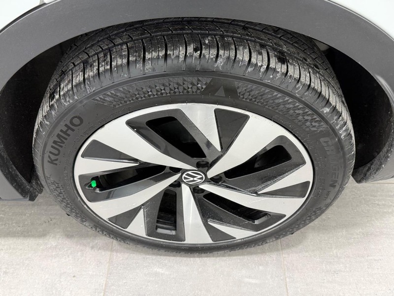 Volkswagen ID.4 Vehicle Image 5