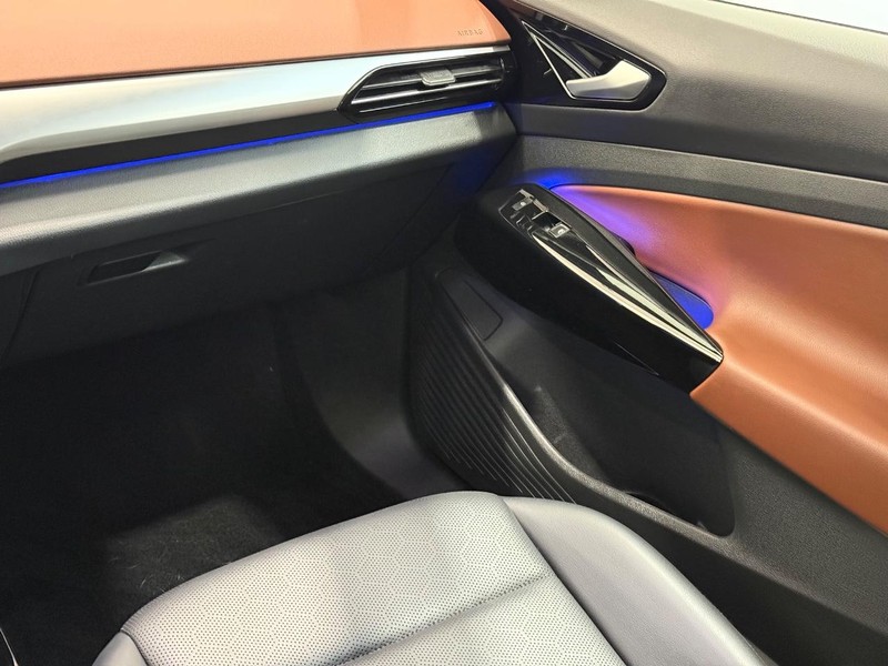 Volkswagen ID.4 Vehicle Image 12