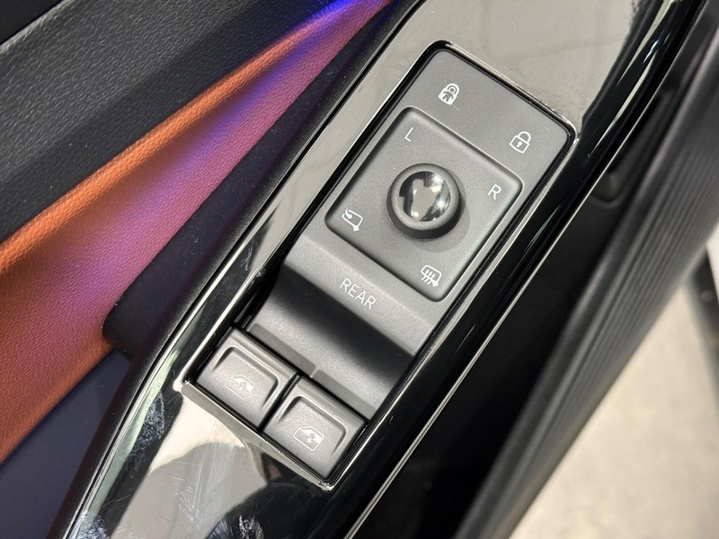 Volkswagen ID.4 Vehicle Image 19