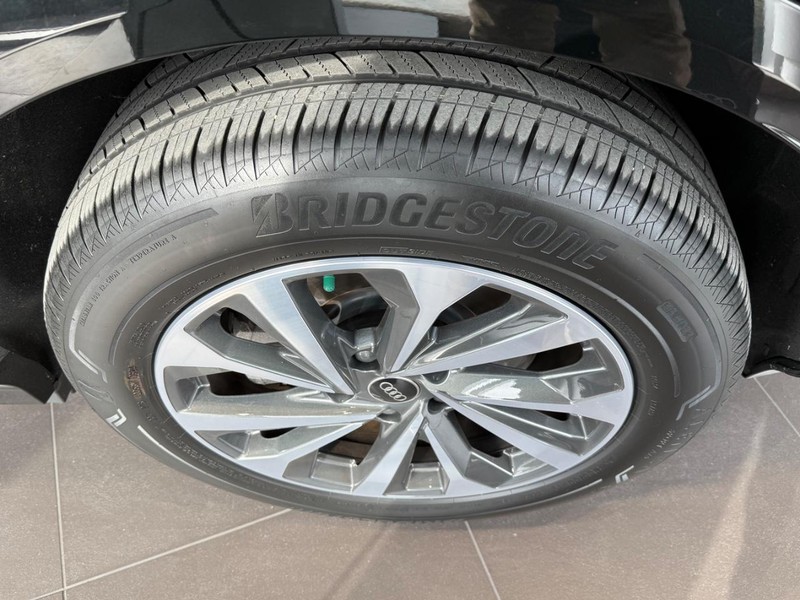 Audi Q6 e-tron Vehicle Full-screen Gallery Image 05