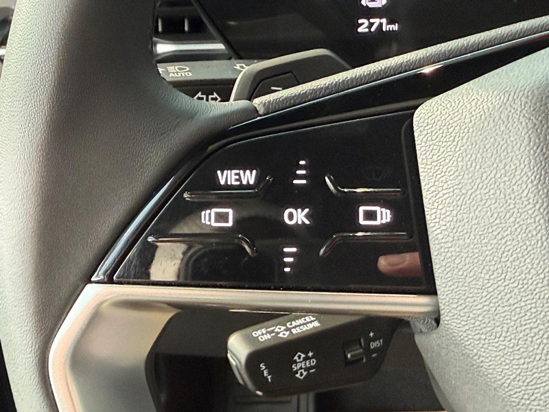 Audi Q6 e-tron Vehicle Full-screen Gallery Image 15