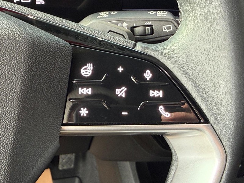 Audi Q6 e-tron Vehicle Full-screen Gallery Image 16