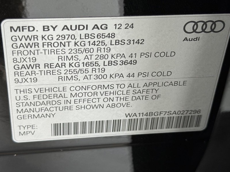 Audi Q6 e-tron Vehicle Full-screen Gallery Image 21