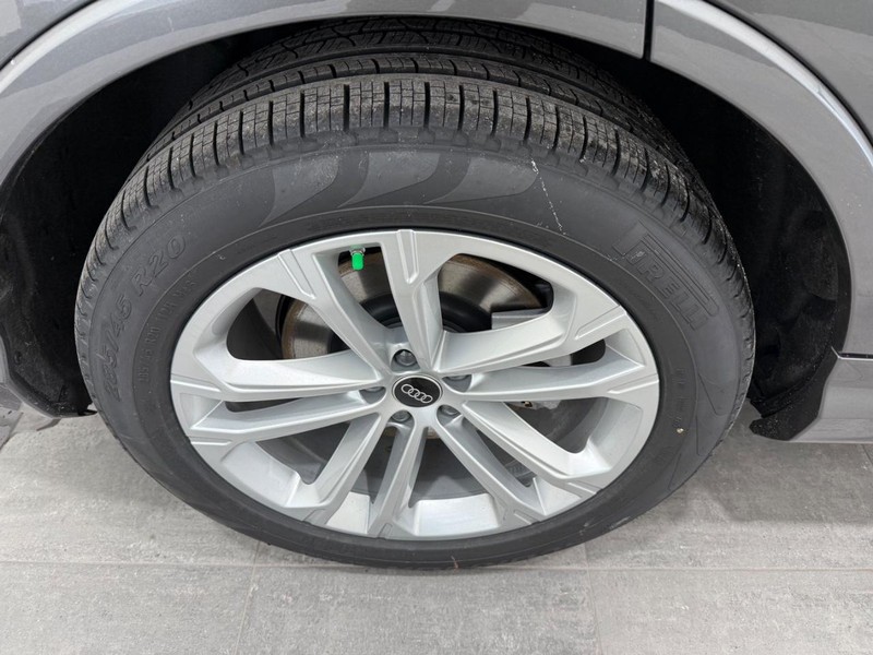 Audi Q7 Vehicle Image 3